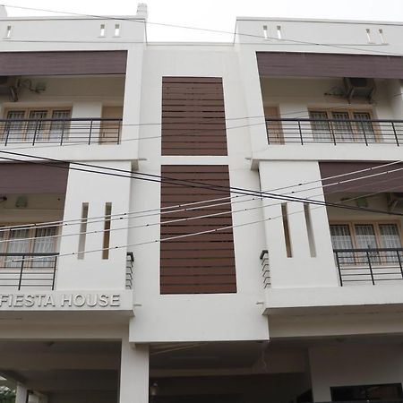 Hotel Fiesta House Pallikaranai Chennai Exterior foto