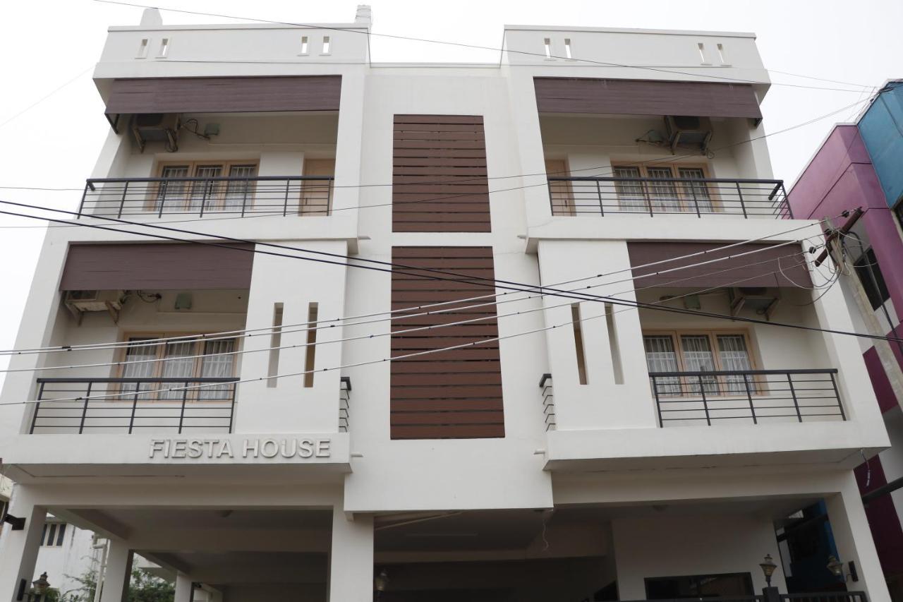 Hotel Fiesta House Pallikaranai Chennai Exterior foto